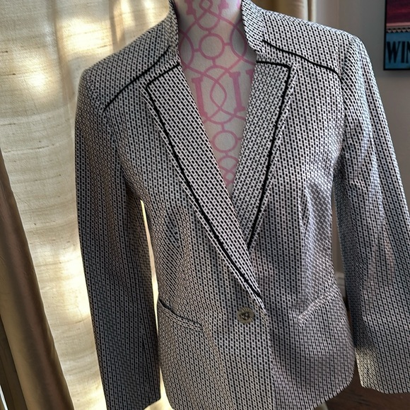And Klein size medium, black-and-white, blazer, lion button cotton spandex - Picture 1 of 5